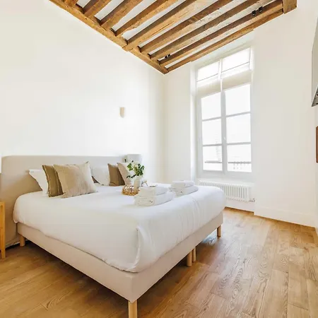 Superb In The Heart Of The Marais Apartment