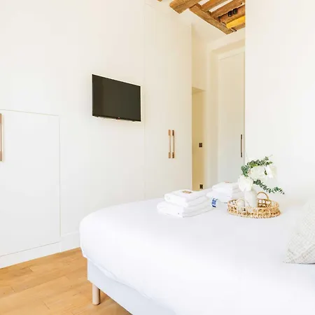 Superb In The Heart Of The Marais Apartment